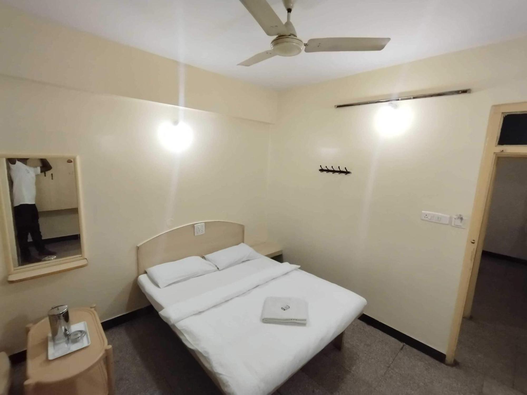 Hotel O Sri Vijaya Palace Lodging Бангалор Экстерьер фото