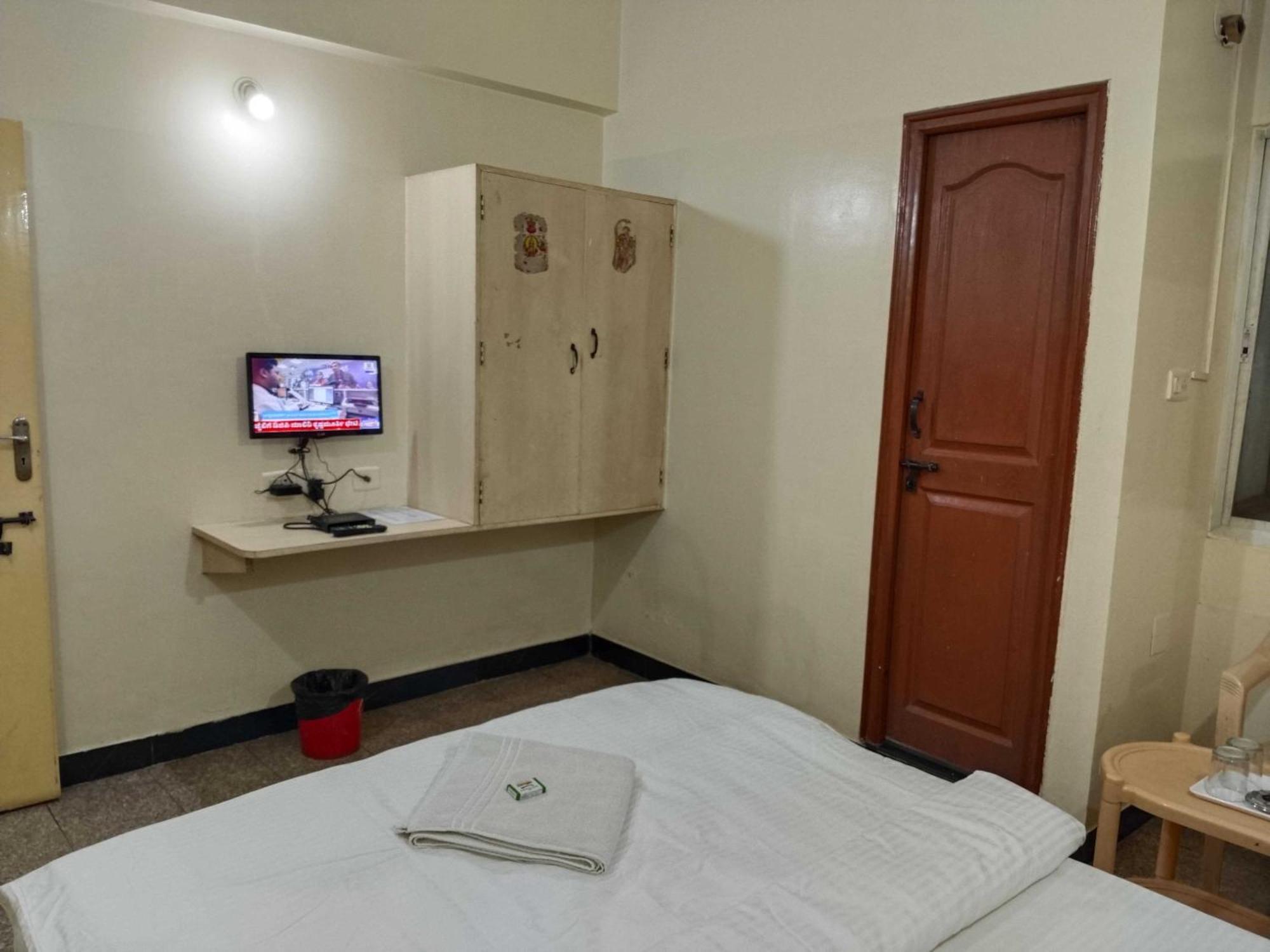 Hotel O Sri Vijaya Palace Lodging Бангалор Экстерьер фото